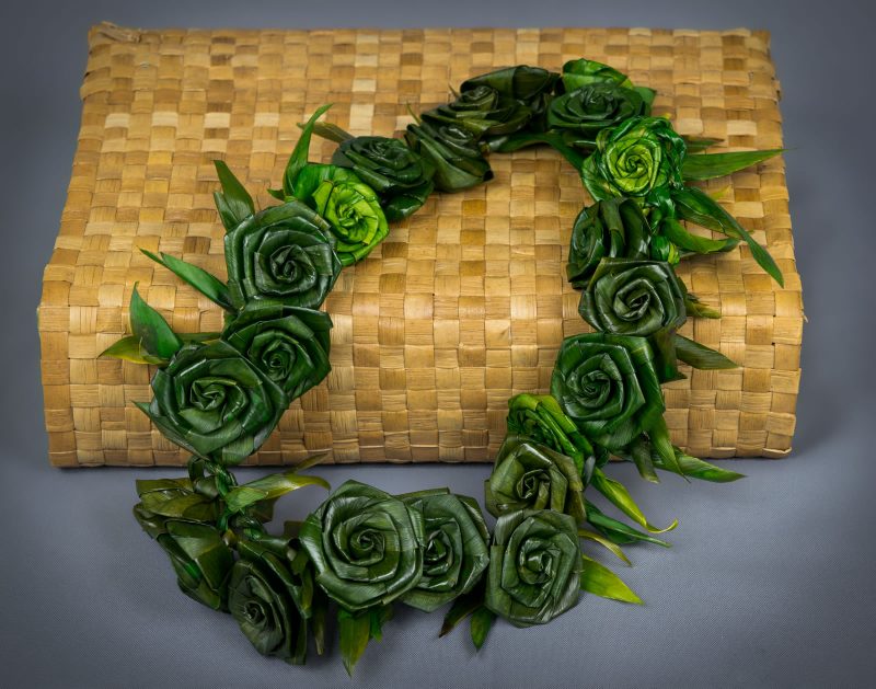 Ti Roses Lei